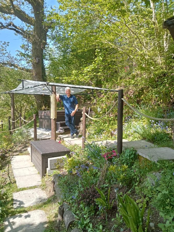 'Morris' The Shepherd'S Hut With Woodland Hot Tub Carmarthen Bagian luar foto