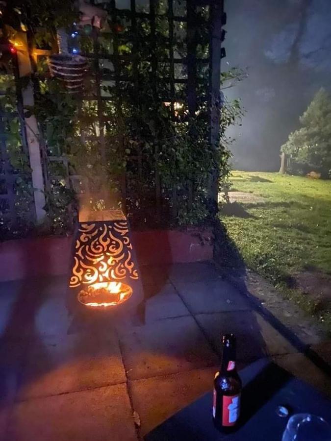 'Morris' The Shepherd'S Hut And Woodland Hot Tub Experience Carmarthen Bagian luar foto