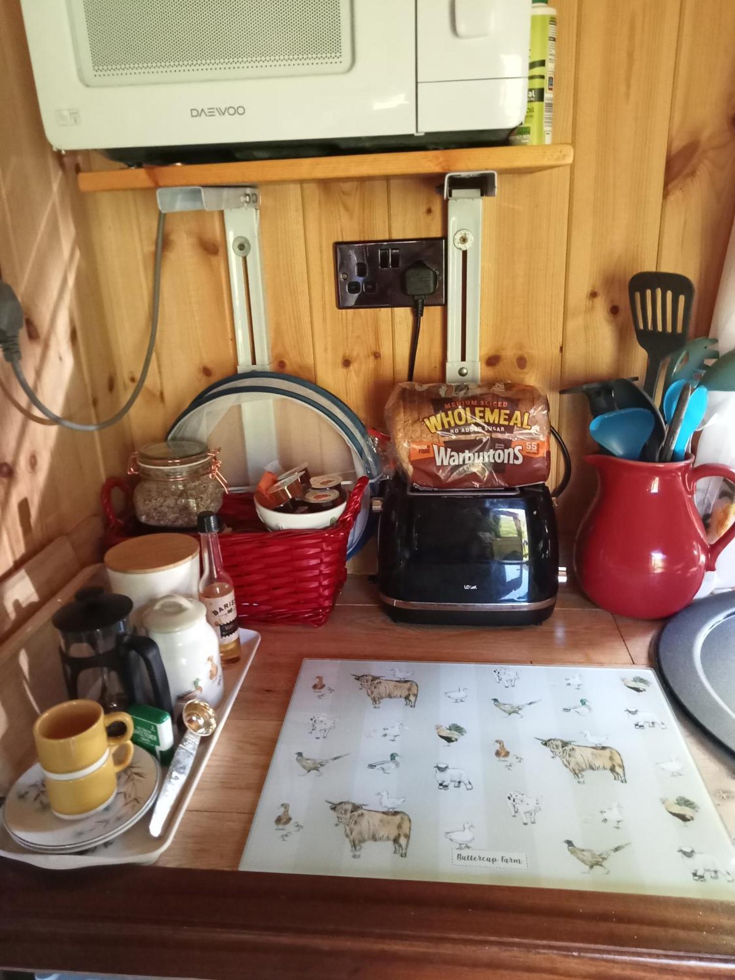 'Morris' The Shepherd'S Hut And Woodland Hot Tub Experience Carmarthen Bagian luar foto