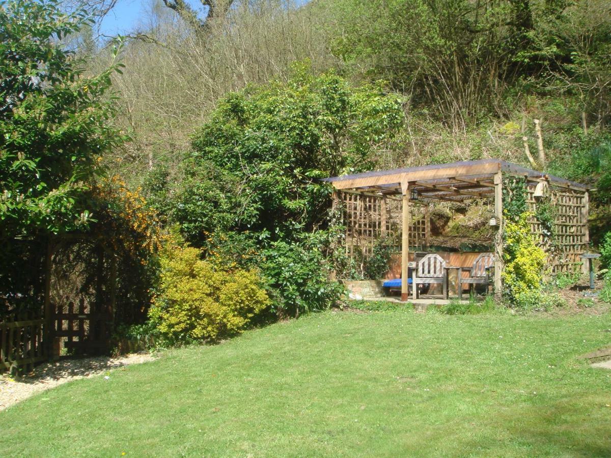 'Morris' The Shepherd'S Hut With Woodland Hot Tub Carmarthen Bagian luar foto